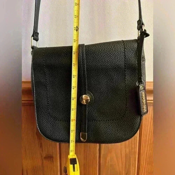 Kenneth Cole Reaction leather shoulder bag, gold accents - Picture 5 of 11